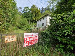 Chalet in Ibarrangelu. Se vende vivienda unifamiliar con terreno