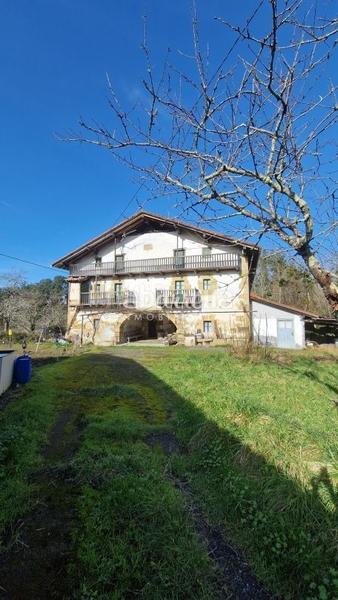 Foto 23d3e2ae-d005-44fc-be51-646bfaa91c94. Masia amb aparcament a Larrabetzu