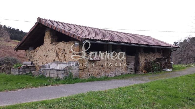 Foto cbc66084-8f6a-4c6a-bcc8-2258cf3a9fef. Masia amb aparcament a Larrabetzu