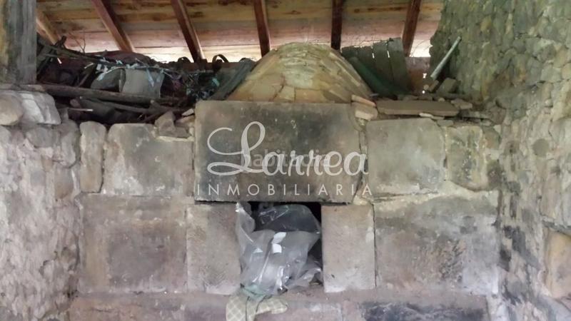 Foto fba25cb8-7f9b-4cf4-bc94-72fbdbe4384f. Masia amb aparcament a Larrabetzu