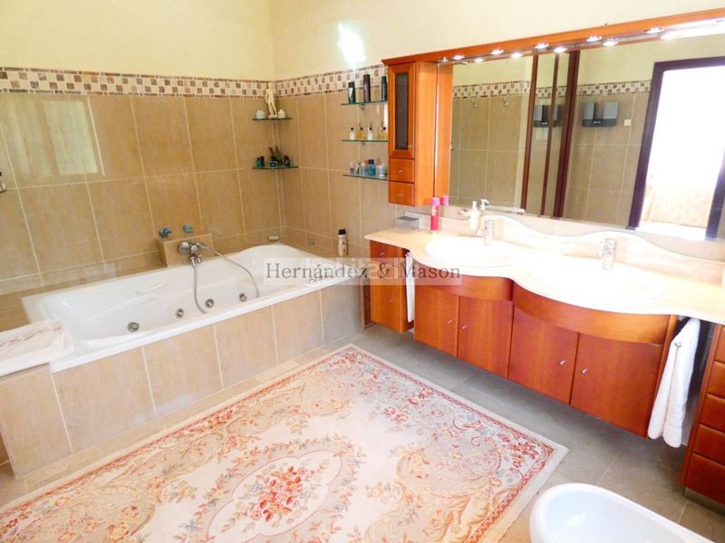 Foto 58f97b1e-0d73-436e-a33d-1ec36467f292. Casa amb calefacció aparcament piscina a Hacienda Torrequebrada Benalmádena