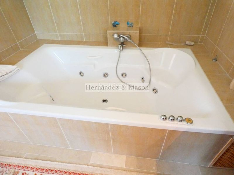 Foto aac413f0-5677-43ce-b762-6d6e5f43a0a2. Casa amb calefacció aparcament piscina a Hacienda Torrequebrada Benalmádena