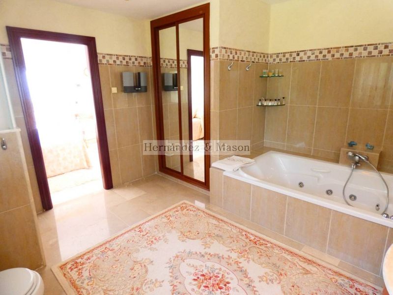 Foto edbd1045-0215-485f-af0d-53b3710a3d26. Casa amb calefacció aparcament piscina a Hacienda Torrequebrada Benalmádena