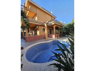 Haus in Cortijo Torrequebrada. Casa individual en cortijo de mena