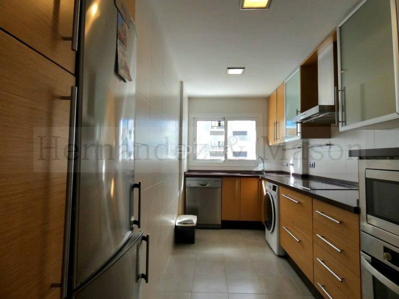 Foto 8ff90824-dd9b-4568-a1d4-79148362fe5f. Location appartement avec parking piscine dans Puerto Marina Benalmádena