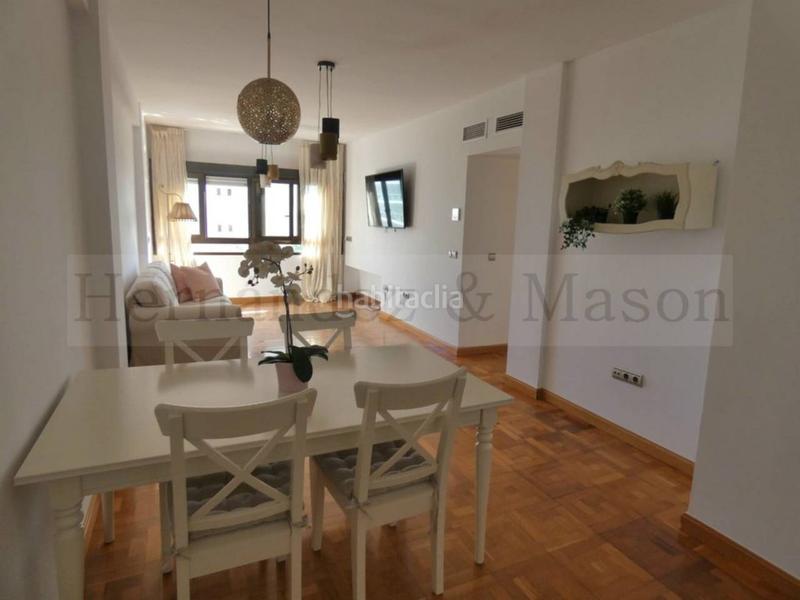 Foto ed24d9d2-6b26-462e-af1e-15fcfcfb55fb. Location appartement avec parking piscine dans Puerto Marina Benalmádena