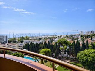 Flat  Calle decano josé gómez rando. Exclusivo apartamento con vistas panorámicas en carihuela