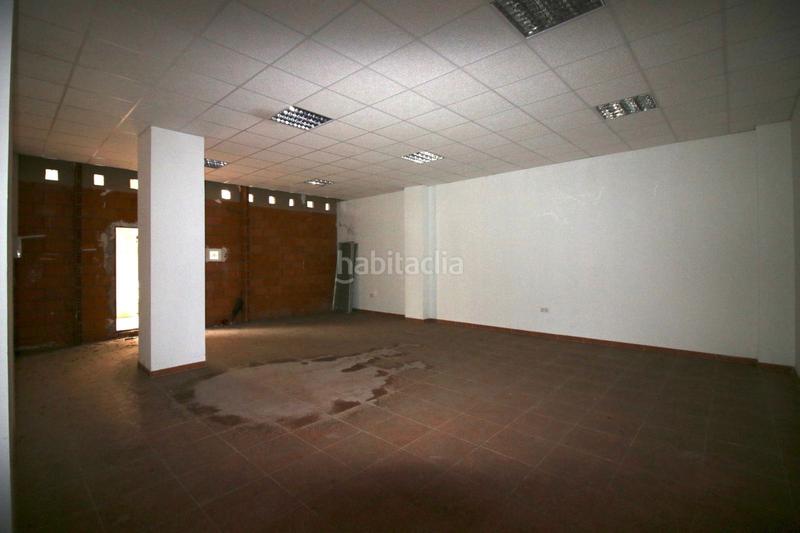 Foto 46d55665-44e5-453d-b285-e3a55399f592. Location local commercial dans avenida pierre de coubertin 3 dans Cáceres