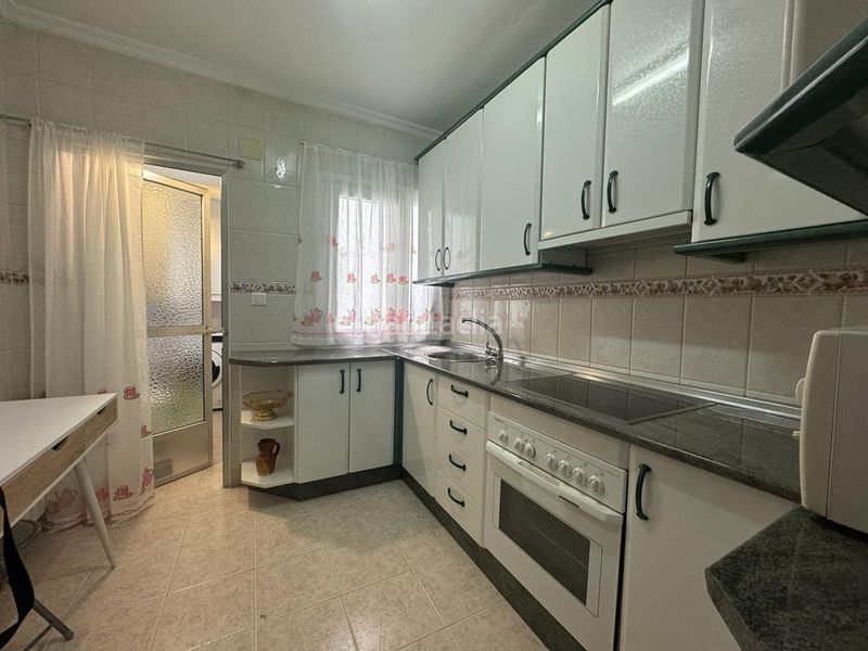 Foto 3d30f430-a0a9-4675-a322-93b728ee2781. Miete etagenwohnung in calle linares 2 in Centro Cáceres