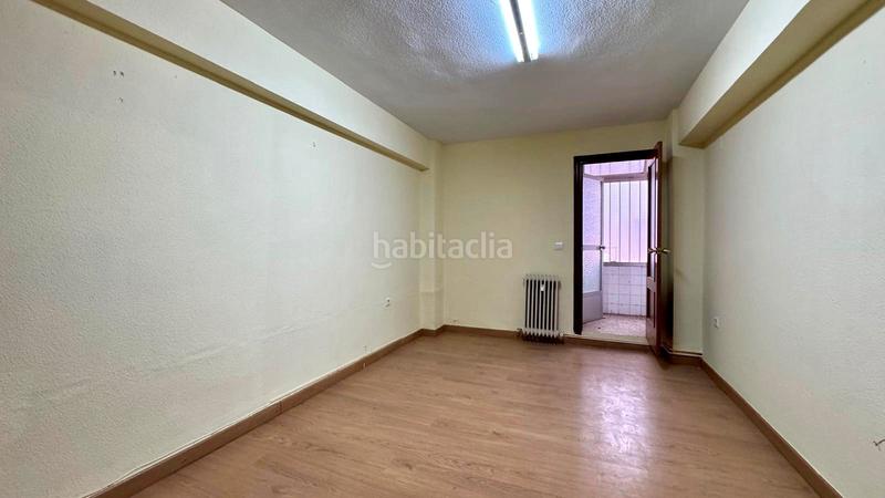 Foto 03b1b80b-8f68-4227-9ef7-7e000a421d68. Büro in avenida antonio hurtado 2 in Centro Cáceres