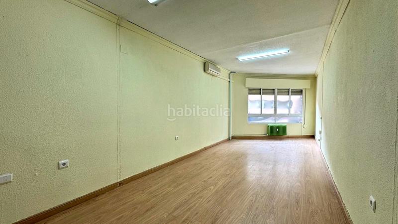 Foto 659f9438-a092-4008-b1ff-c882a6d3b24e. Büro in avenida antonio hurtado 2 in Centro Cáceres