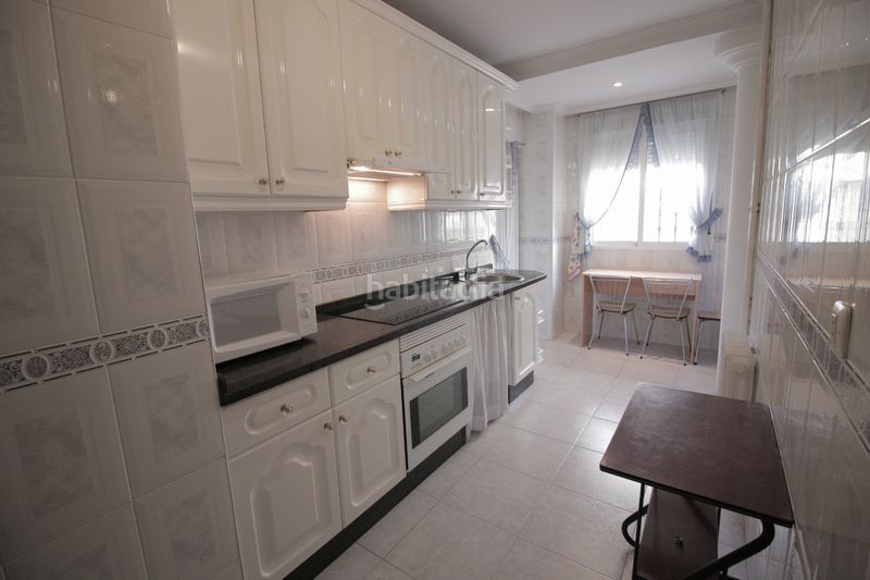 Foto c6cf3983-68b9-43fd-956d-33e579a70cfe. Alquiler piso en avenida de españa 15 estudiantes. varios pisos, diferentes precios en Cáceres