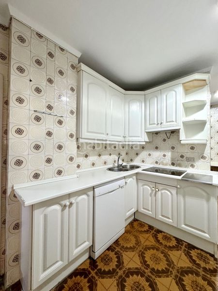 Foto c40a9008-b2b1-49d8-9fbb-42c320d06e30. Etagenwohnung in avenida antonio hurtado 15 in Centro Cáceres
