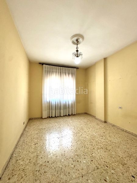 Foto cdd54768-8ec4-4a57-9938-b4d26d5b9b98. Etagenwohnung in avenida antonio hurtado 15 in Centro Cáceres