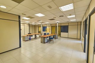 Ufficio  Camí can calders. Oficina de 166m2 con plaza pk.