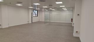 Rent Office space  Avinguda de cornellà. Oficina reformada en alquiler