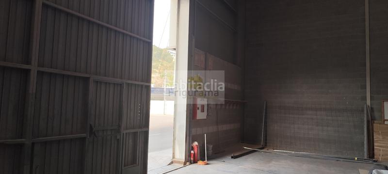 Foto 1450ed0d-bc38-49d1-a9bf-6d66e65d31b1. Alquiler nave industrial nave en alquiler en port ginesta en Castelldefels