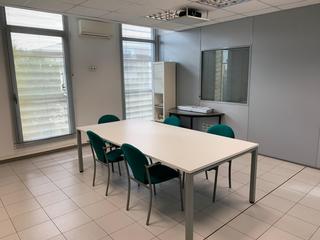 Nau industrial  Passatge de montserrat isern. Venta de oficina industrial en hospitalet