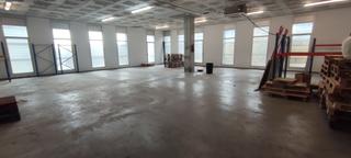 Nave industrial  Passatge de montserrat isern. Se vende planta entera de edificio industrial con 12 plazas de a
