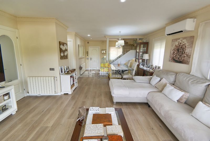 Foto 03880e13-d405-4204-bc4c-03dd444f75d8. Xalet a passeig de bellavista 56 a Montmar Castelldefels