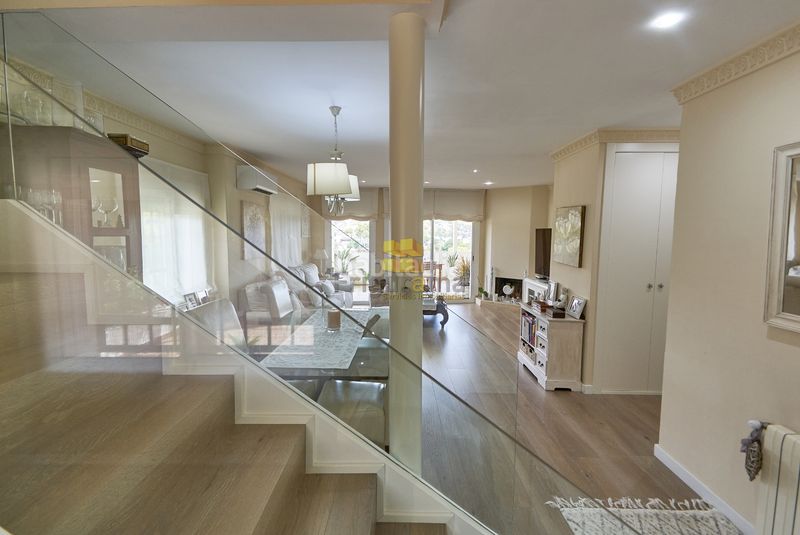 Foto 0db8a82f-4cac-4bae-a522-ac146d5006ea. Xalet a passeig de bellavista 56 a Montmar Castelldefels