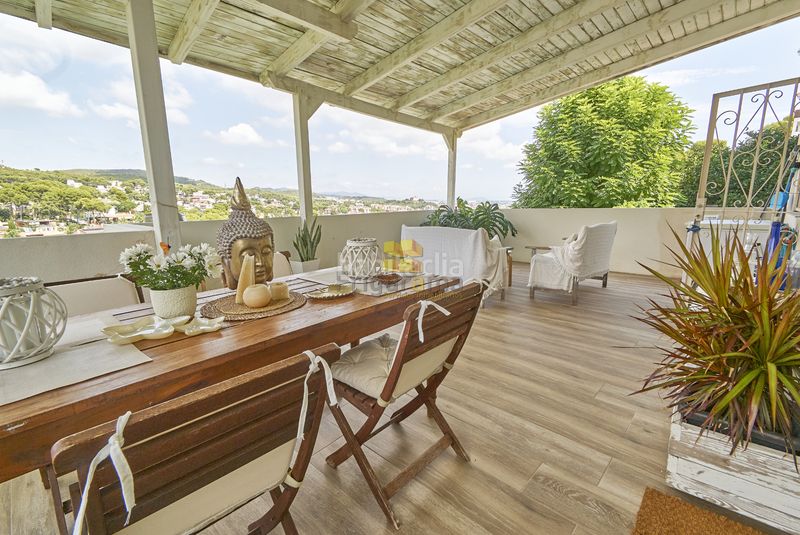 Foto c117a45a-2a3f-46e1-a4ec-0dadb246713a. Xalet a passeig de bellavista 56 a Montmar Castelldefels