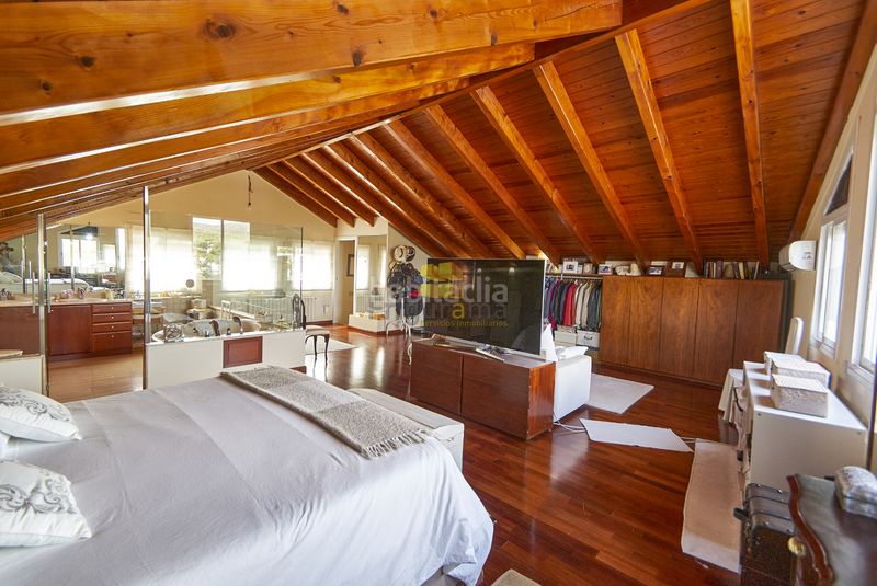 Foto cc7b0a6d-eabd-49ff-8140-2210a281894a. Xalet a passeig de bellavista 56 a Montmar Castelldefels