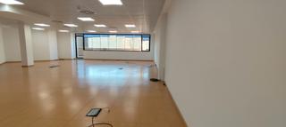 Location Bureau  Avinguda corts catalanes. Oficina con terraza en alquiler