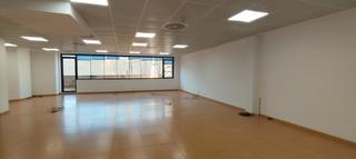 Rent Office space  Avinguda corts catalanes. Oficina con terraza en alquiler