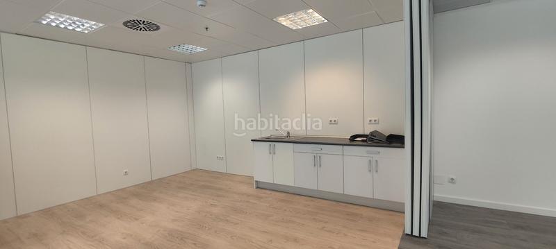 Foto e0d9e3f8-32cb-41fd-a682-181a1a631878. Miete büro mit parking in Santa Eulàlia Hospitalet de Llobregat (L´)