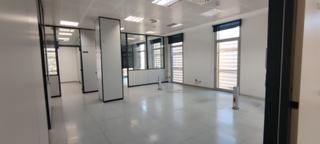 Industrial building in Passatge de Montserrat Isern