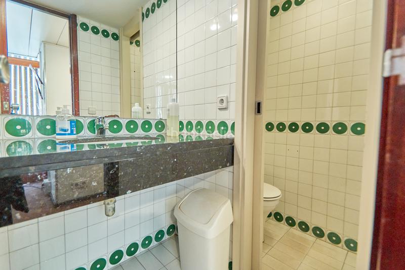 Foto fb5c51e2-3d9d-4589-9cbb-213f8c949599. Oficina se vende local/oficina en calle freixa en Barcelona