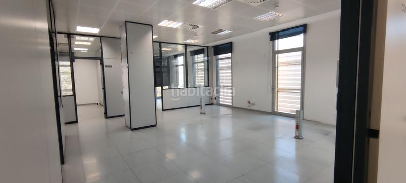 Foto 5869415d-23b4-4cf6-af4e-ebf3d73b0f1e. Local commercial dans passatge de montserrat isern 1 dans Hospitalet de Llobregat (L´)