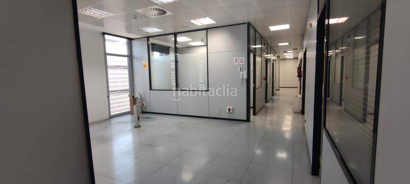 Foto 5e934a45-9ab0-4d45-96e5-f0377f0672bc. Local commercial dans passatge de montserrat isern 1 dans Hospitalet de Llobregat (L´)