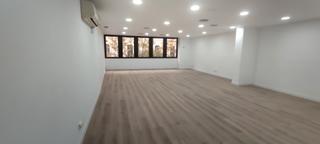 Büro in Carrer de Còrsega