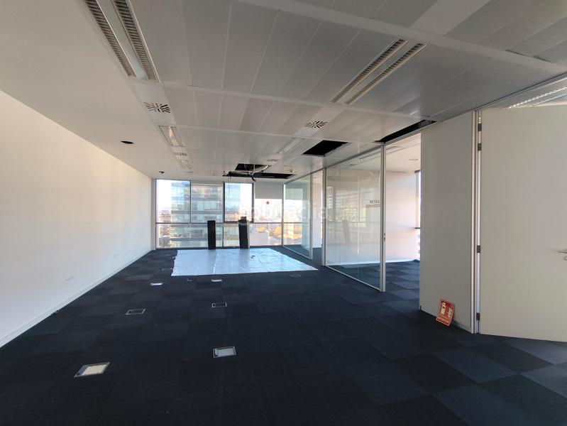 Foto b917608f-5d4a-4a3a-80da-09cfe1fd91a6. Lloguer oficina a carrer de pujades 350 a Diagonal Mar i el Front Marítim del Poblenou Barcelona