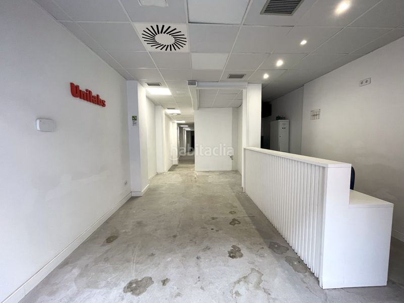 Foto f130e97b-239e-43b7-8667-df8dd109f850. Local comercial a Centre Castelldefels