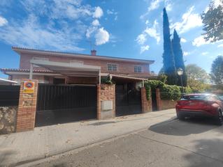 Chalet  Calle sevillanos. Alfa keywest vende sin honorarios al comprador chalet pareado co