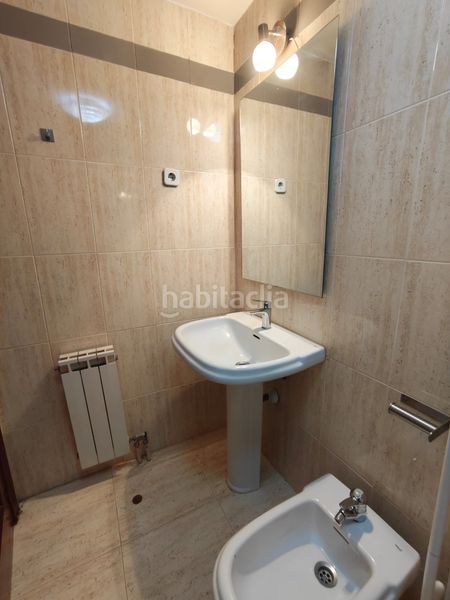 Foto b5cb683e-09b0-4420-b40a-a6dce1f80136. Dúplex a calle santa bárbara 4 a Sevilla la Nueva
