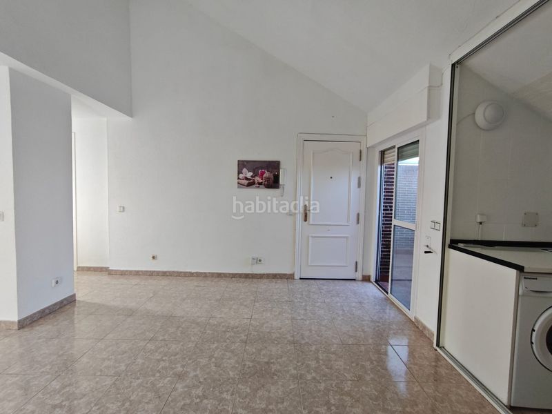 Foto 296c14c7-b5e9-46b1-82c1-7dff9c843b87. Estudi amb calefacció a Sevilla la Nueva