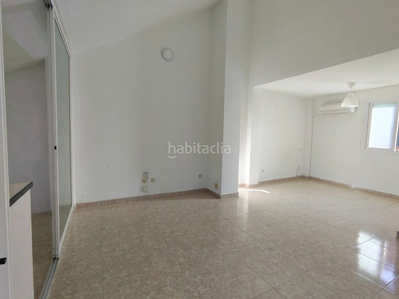 Foto b4ae6998-5b17-4d5b-a32d-fa648301d95b. Estudi amb calefacció a Sevilla la Nueva