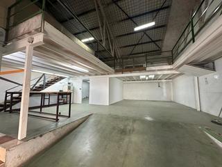 Miete Fabrikhalle in Calle caudal 32. Se alquila nave en excelente