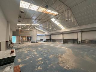 Lloguer Nau industrial a Distrito Zeta - Recinto Ferial Cortijo de Torres. Nave en alquiler reformada totalmente
