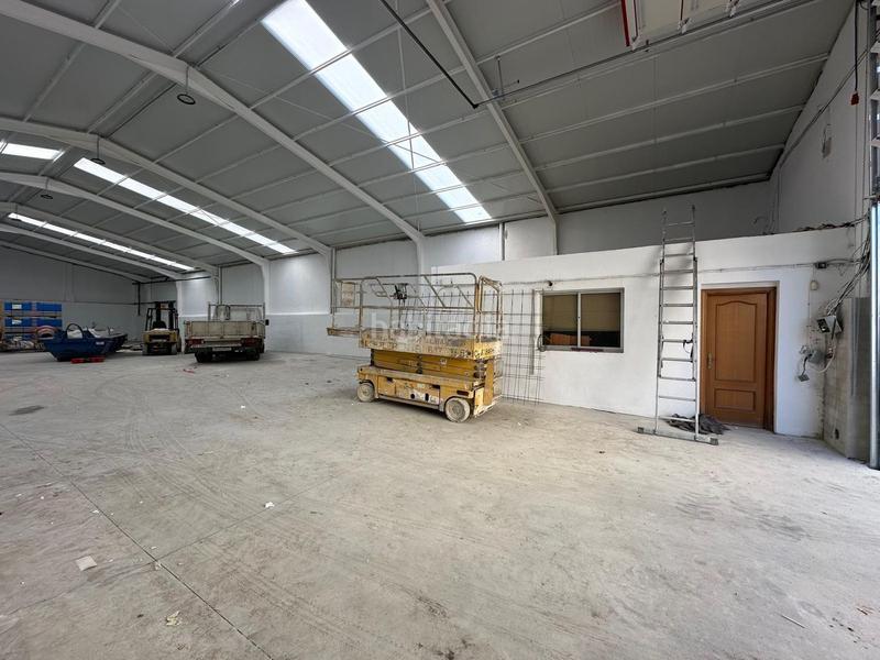 Foto 02abe0af-caf9-471a-ad1a-73efa5ef810f. Affitto locale commerciale in calle la tierra 1 in Málaga