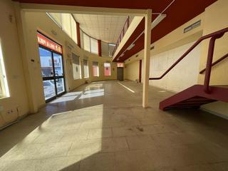 Local Comercial en Calle la Orotava 3