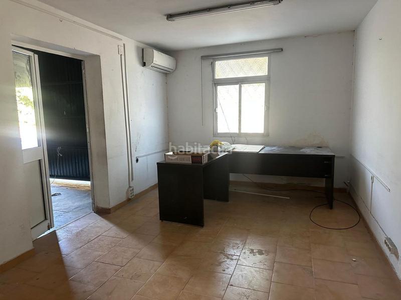 Foto 484a8a12-eadf-44d1-8045-6a4b876e1518. Lloguer local comercial a polígono la huertecilla 0 a Málaga