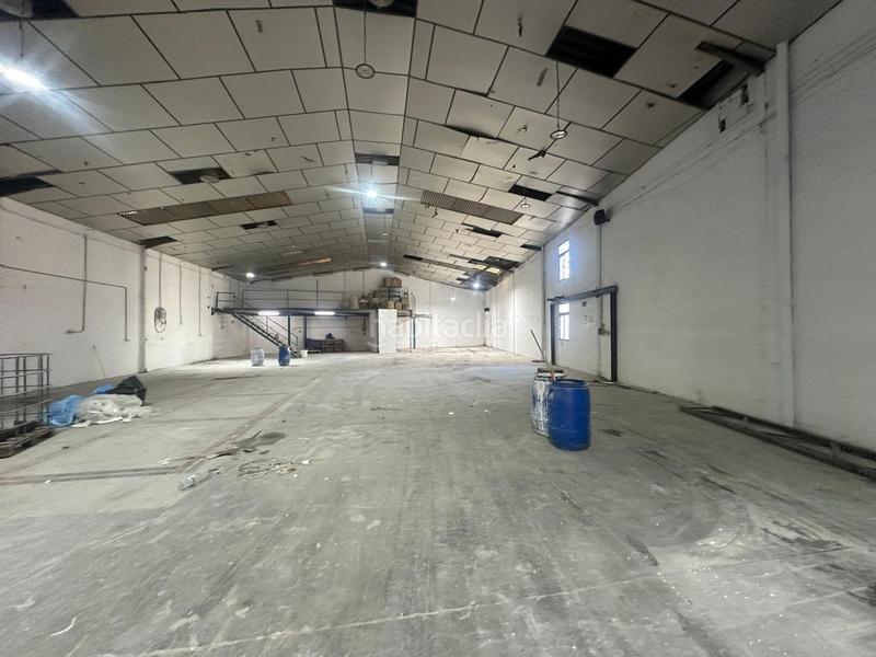 Foto a9f75bc4-fcea-4f01-85a0-40c97c6c49f2. Lloguer local comercial a polígono la huertecilla 0 a Málaga