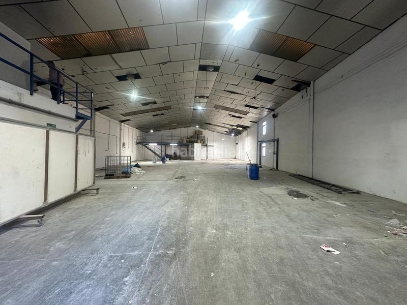 Foto d524b6d6-8bb4-440d-8f95-67d82f360ede. Lloguer local comercial a polígono la huertecilla 0 a Málaga