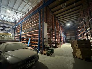 Miete Fabrikhalle in Distrito Zeta - Recinto Ferial Cortijo de Torres. Alquiler de nave con puente grúa y montacarga
