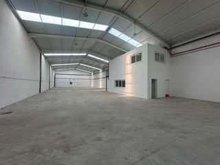 Lloguer Nau industrial a Calle la tierra 3. Descubre esta nave reformada a nuevo